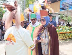 Lakukan Kunker di Kepulauan Aru, Gubernur MI dan Istri Terima Gelar Kehormatan Adat Rumpun Fanan